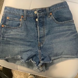 Levi’s Ribcage Shorts